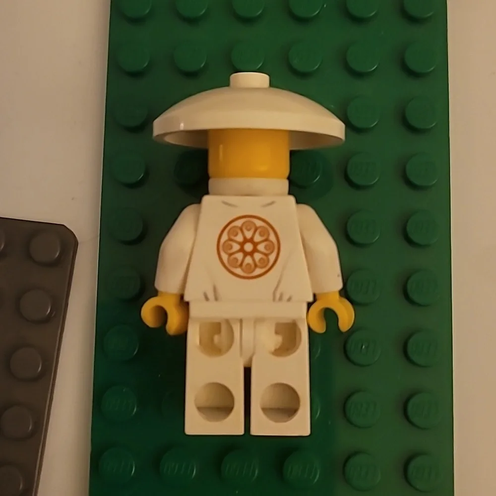 LEGO Ninjago Sensei Wu Minifigure - Picture 4 of 5